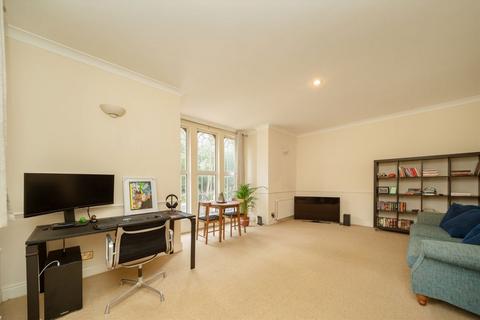 2 bedroom flat for sale, Hornsey Rise, London N19