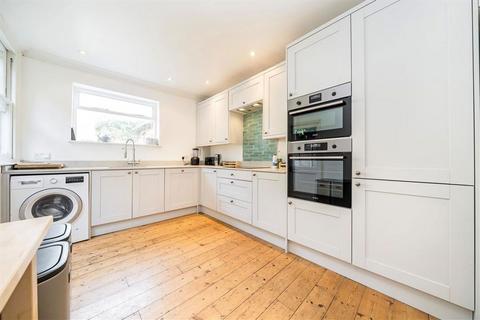 4 bedroom terraced house for sale, Flaxman Road, London SE5