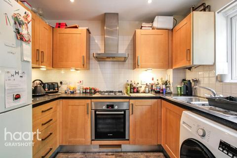 2 bedroom apartment for sale, Elder Crescent, Bordon