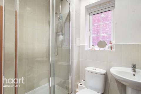 2 bedroom apartment for sale, Elder Crescent, Bordon