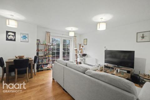 2 bedroom apartment for sale, Elder Crescent, Bordon