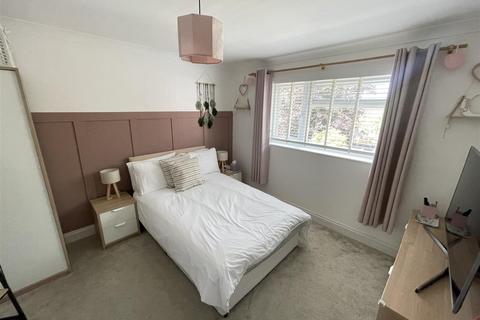 25 Capulet Road, Salisbury, SP1 3JY