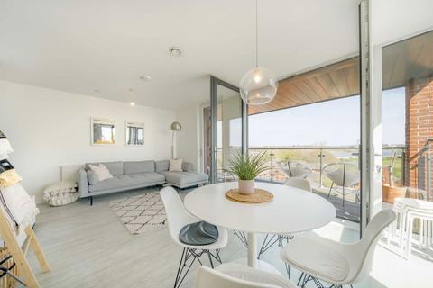 2 bedroom flat for sale, Press Road, London NW10
