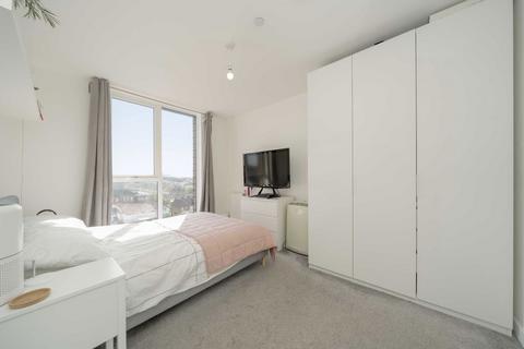 2 bedroom flat for sale, Press Road, London NW10