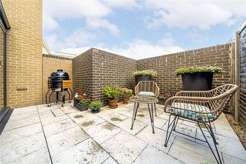 5 Hayes Mews, London, SE8 4EQ