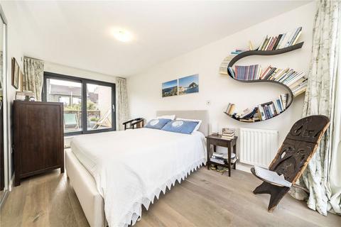 5 Hayes Mews, London, SE8 4EQ