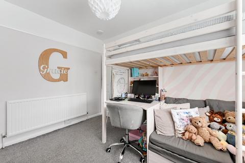 40 Hartfield Road, Chessington, KT9 2PW