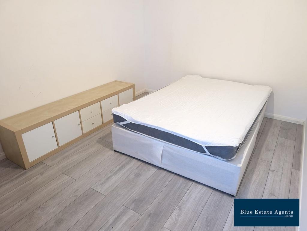 One Double Bedroom