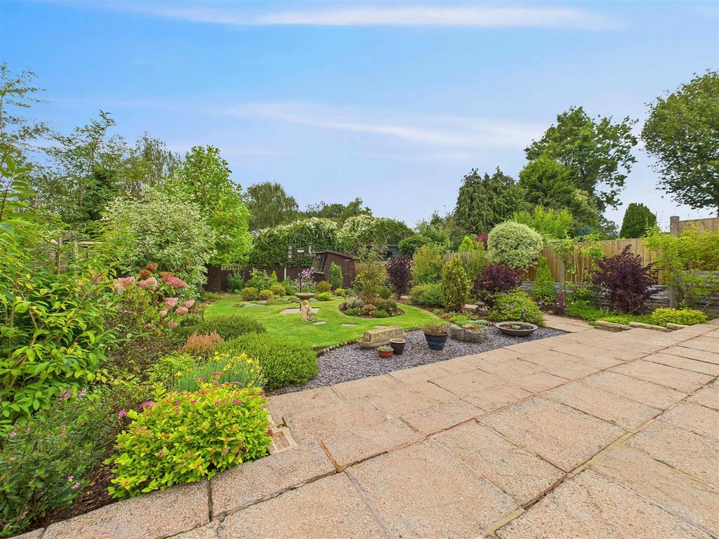 CAM02453 G0-PR0156-STILL012.jpg