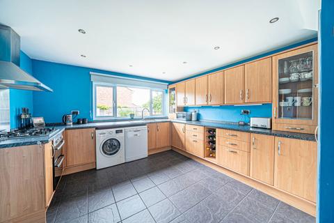 38 Kennet Way, Oakley, Basingstoke, RG23 7AA