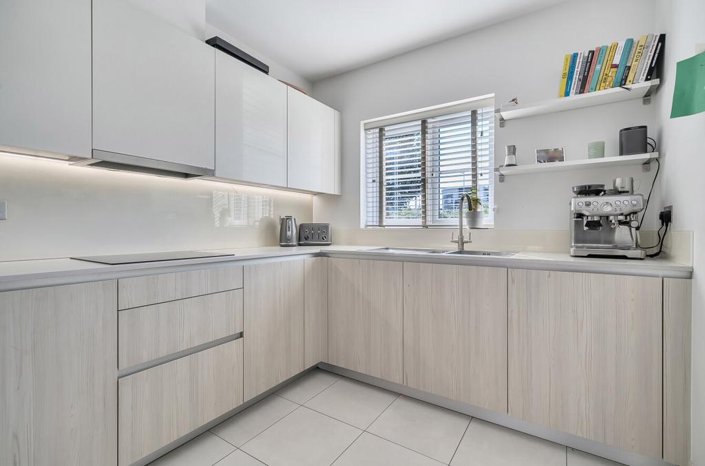 1343094-3-68a89db...