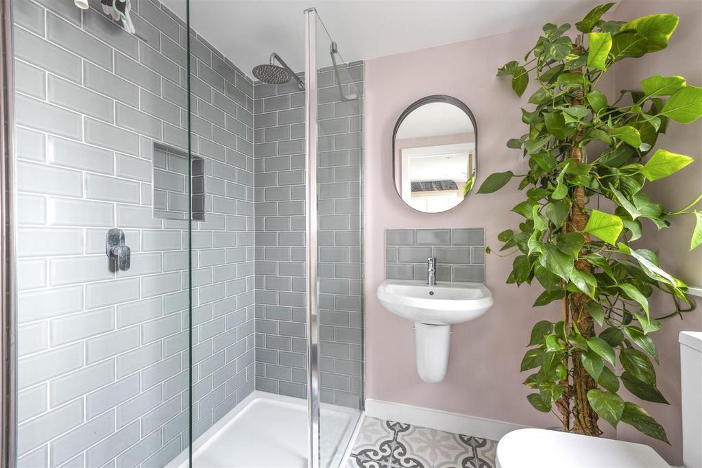 En-suite Shower Room/WC