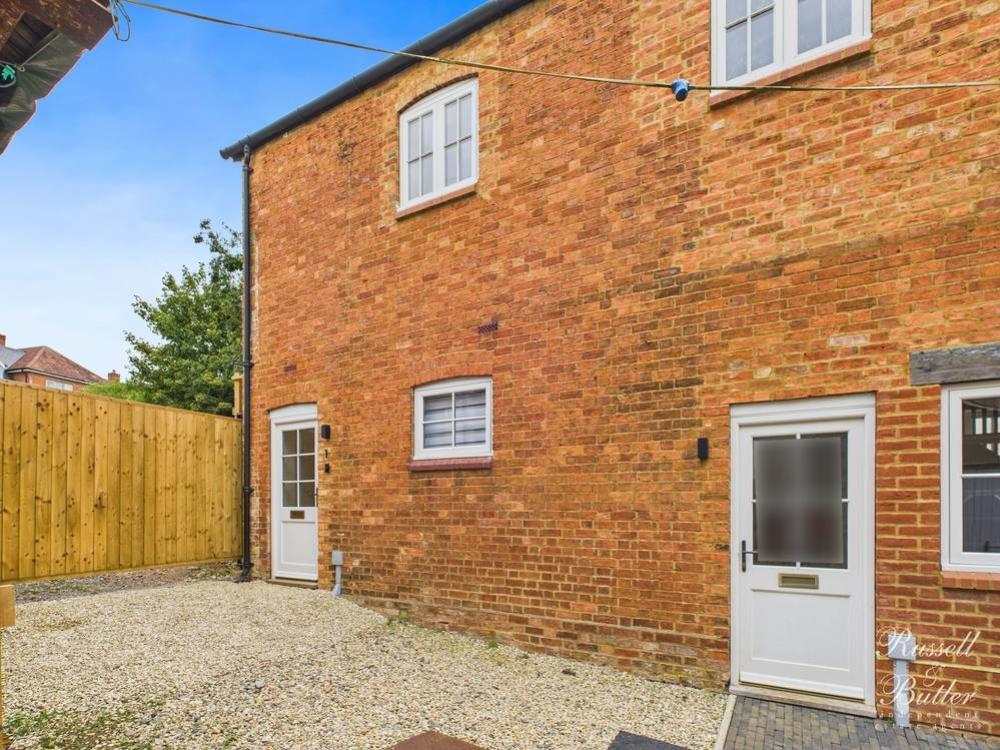 CAM01995 G0-PR0351-STILL015-thumbnail-h750-70