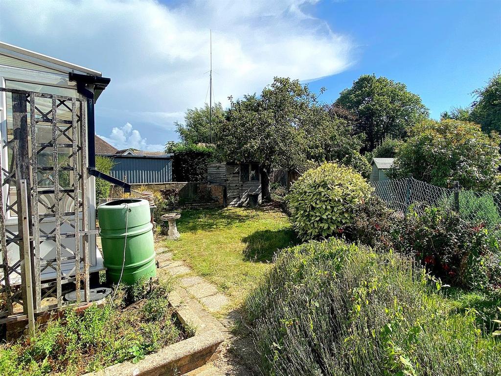 6 Royston Gardens - Garden2.jpg