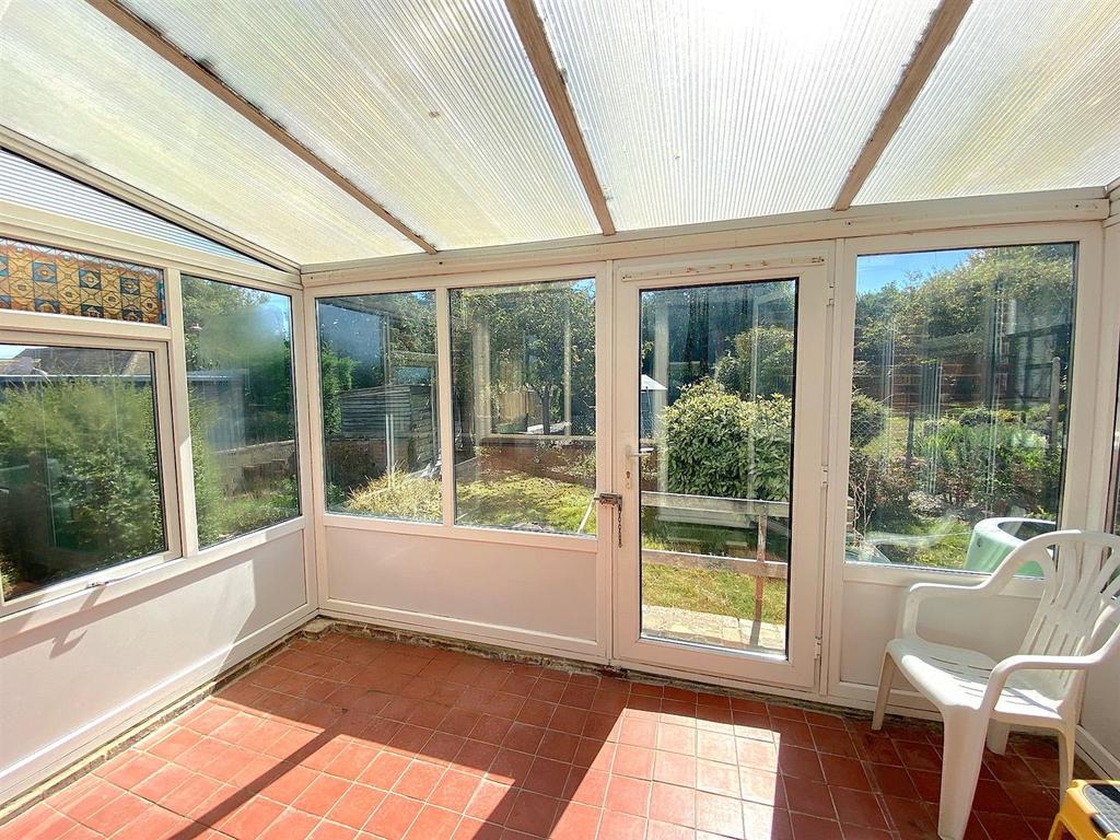 6 Royston Gardens - Conservatory.jpg