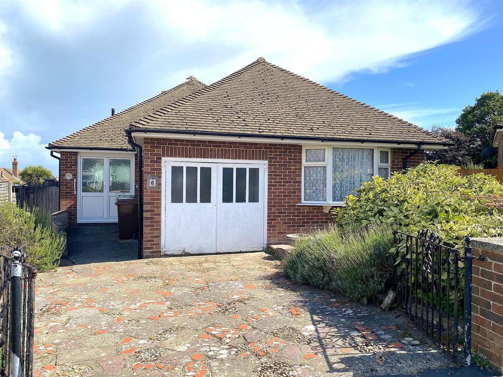 6 Royston Gardens - Front.jpg