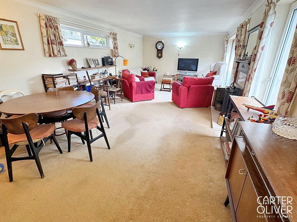Lounge/dining room