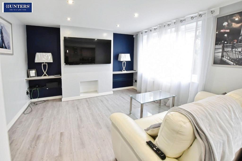 Pbox-living room-332091.JPG