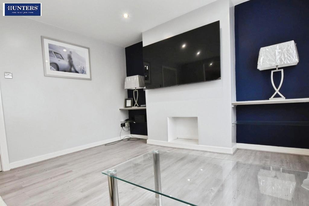 Pbox-living room-332091.JPG