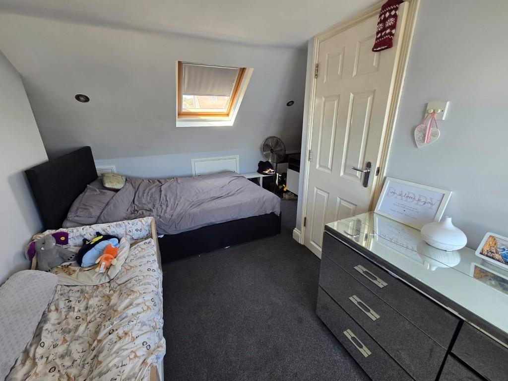 Third bedroom (2)