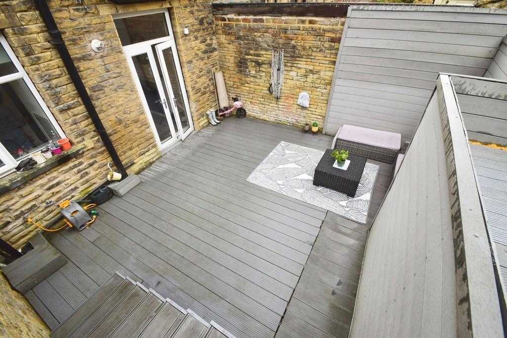 82685388-Garden 202