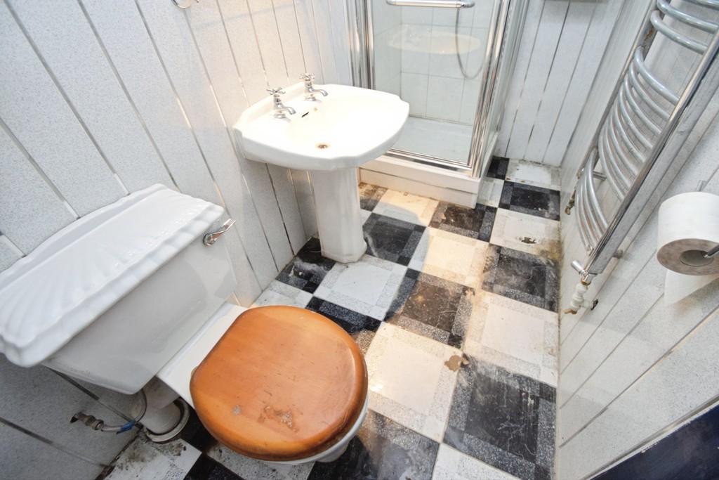 Ce2781e7-Cellar 20 Bathroom