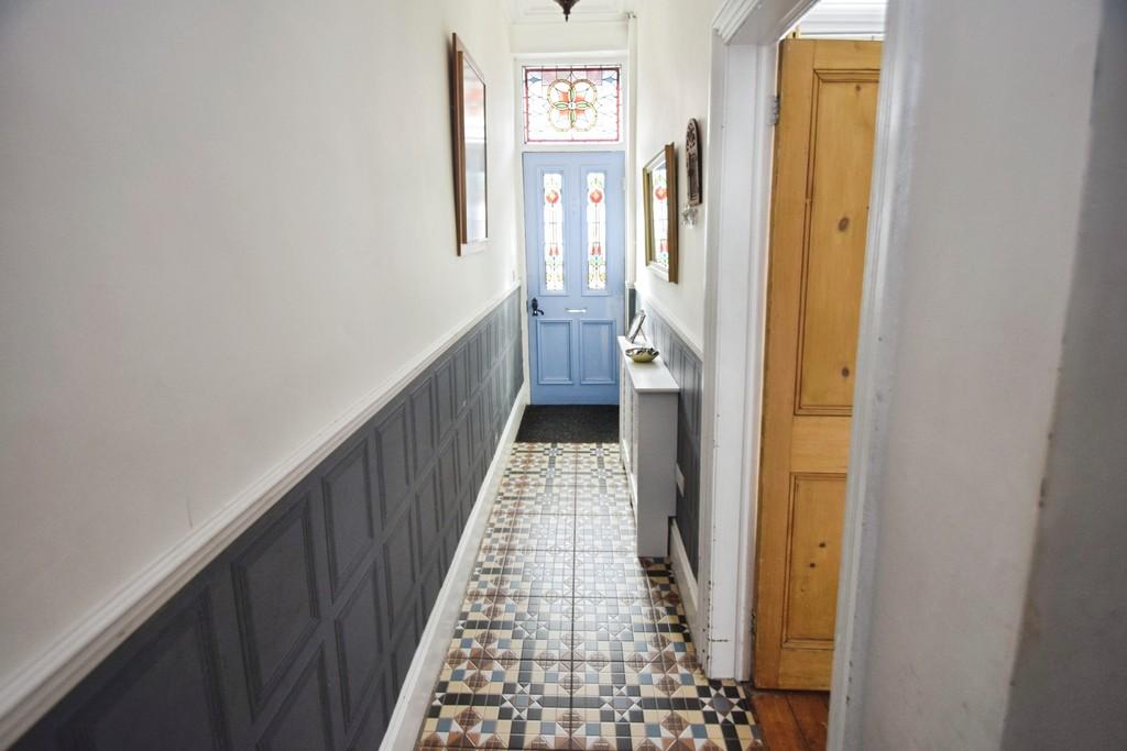 11a8d5b2-Hall