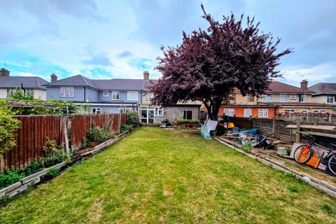 undefined, East Avenue, Hayes, Greater London, UB3