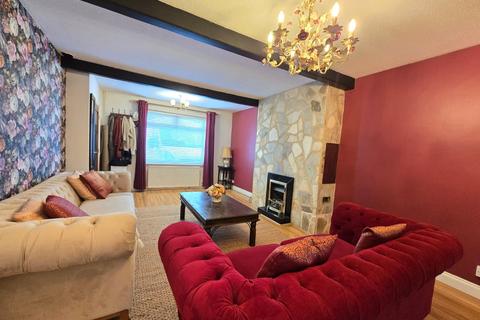 undefined, East Avenue, Hayes, Greater London, UB3