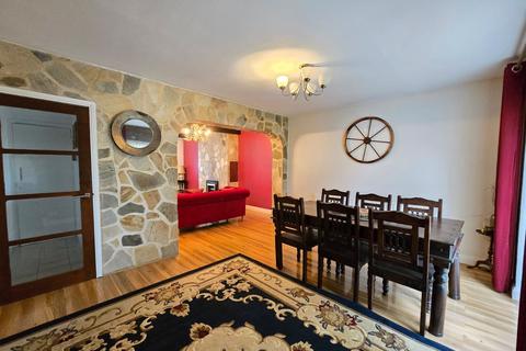 61 East Avenue, Hayes, UB3 2HR