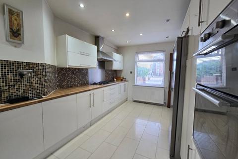 61 East Avenue, Hayes, UB3 2HR