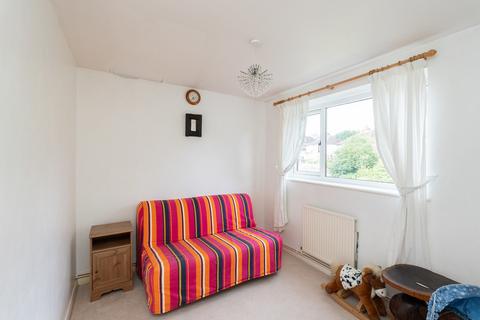 2 Fairfield Close, Dorking, RH4 1LJ