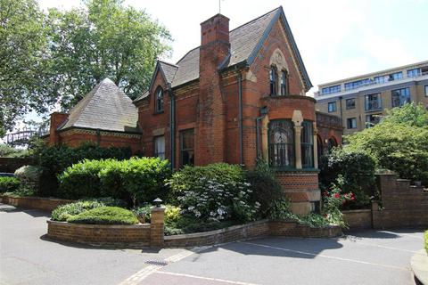 2 bedroom apartment for sale, Moreland Cottages, Bow Quarter, London, E3