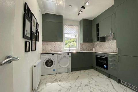 1 bedroom in a house share to rent, Floyd Road, London SE7