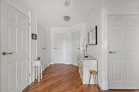 2 bedroom apartment for sale, Parkmore Close, Woodford Green, IG8