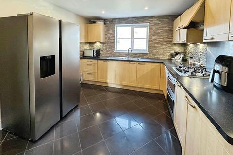 4 bedroom link detached house for sale, Saxthorpe Road, Leicester LE5
