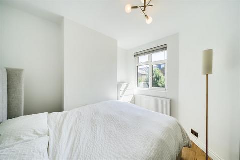24 Dinton Road, London, SW19 2AP