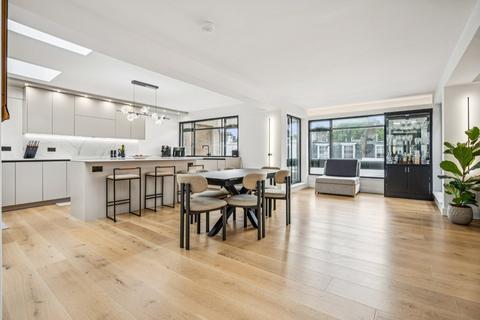 4 bedroom flat for sale, Hereford House, 11 Ovington Gardens, Knightsbridge