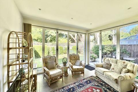 11 The Roseberys, Epsom, KT18 5JB