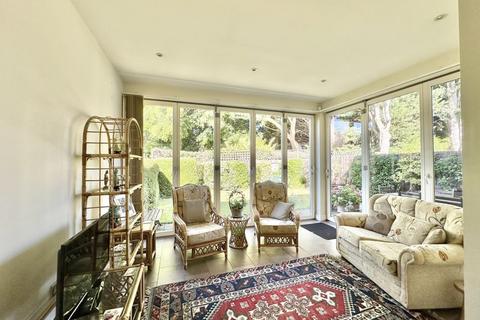 11 The Roseberys, Epsom, KT18 5JB