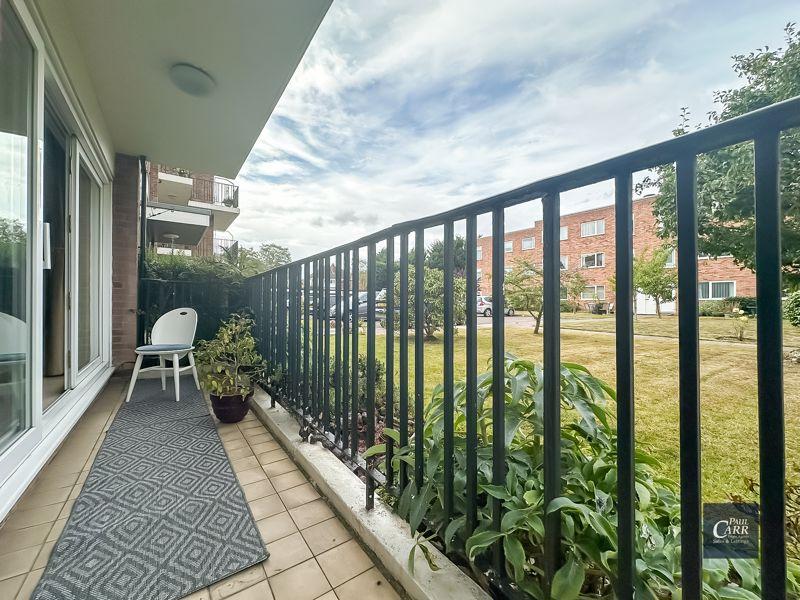 Apartment in Sutton Coldfield, Banners Gate - More
