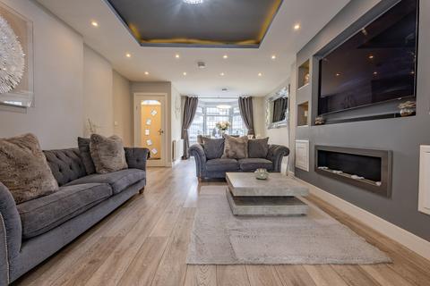 4 bedroom semi-detached house for sale, Holly Road, Oldbury B68