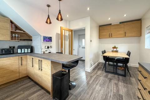 3 bedroom semi-detached house for sale, Sandylands, Huddersfield HD4