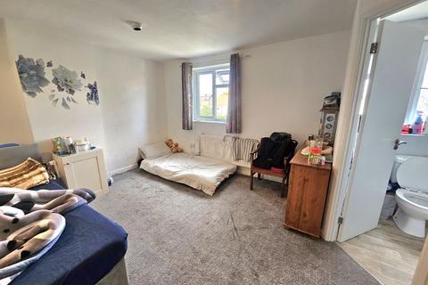 undefined, Ryefield Avenue, Uxbridge, UB10
