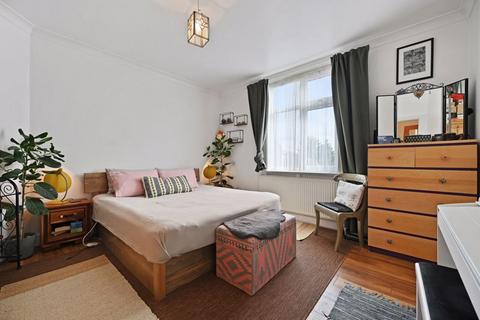 undefined, Woodlands, North Harrow