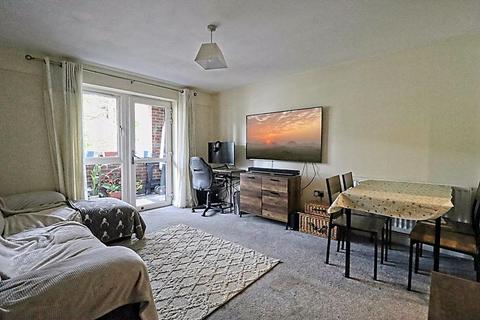 2 bedroom apartment for sale, The Chase, Grays