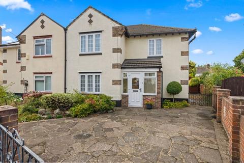 3 Greenway, Wallington, SM6 8DQ