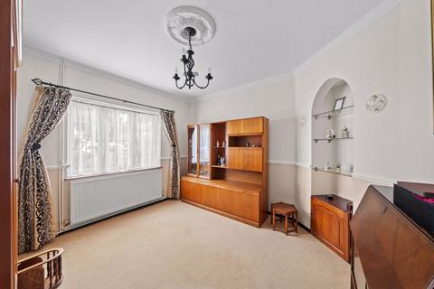 3 Greenway, Wallington, SM6 8DQ