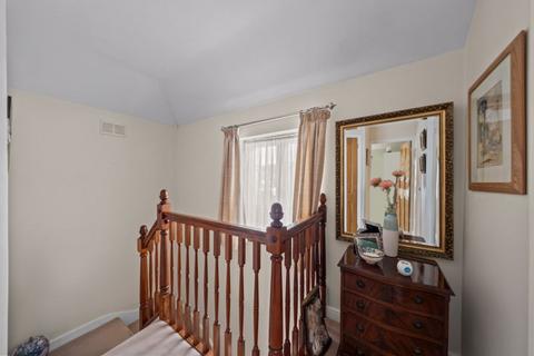 3 Greenway, Wallington, SM6 8DQ