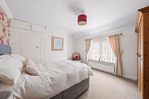 3 Greenway, Wallington, SM6 8DQ